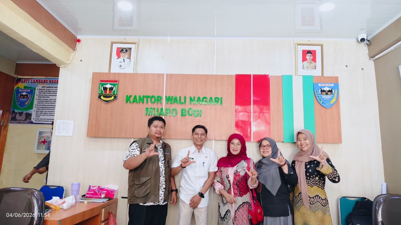Relima Perpusnas RI Lokus Sijunjung Lakukan Inventarisasi Koleksi Perpustakaan Nagari Muaro Bodi Bersama Wali Nagari