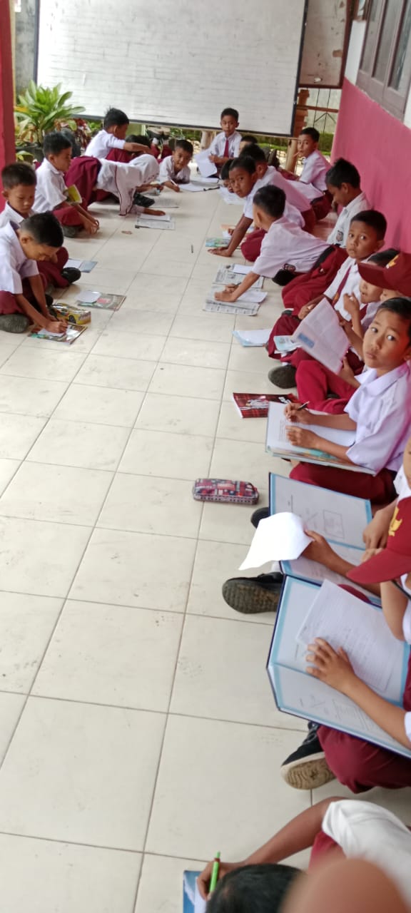 kegiatan belajar membaca bersama/literasi pagi